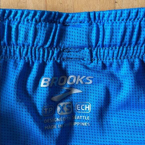 Brooks Go-To-5 Women’s Shorts - Picture 3 of 5